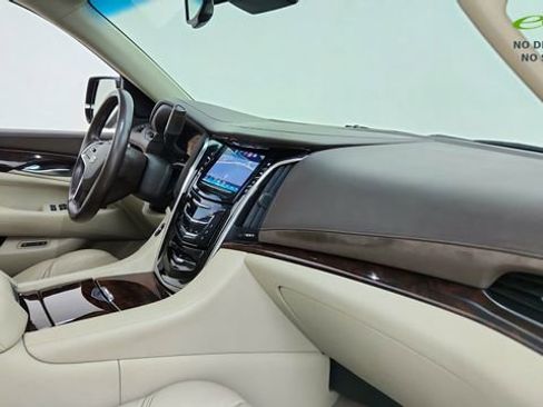 Used 2015 Cadillac Escalade Luxury RWD image 20