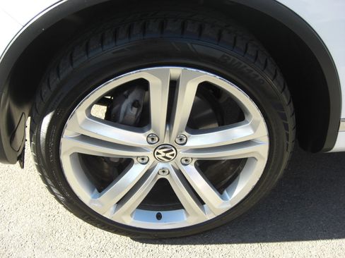 Used 2016 Volkswagen Touareg Executive image 4