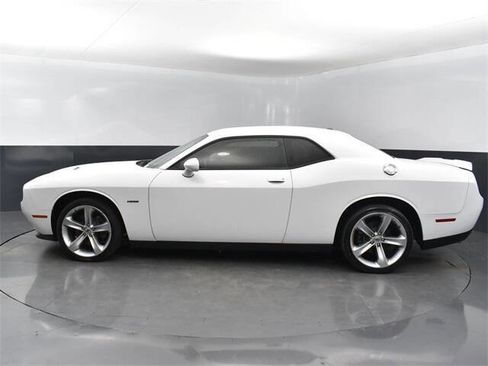 Used 2018 Dodge Challenger R/T image 2