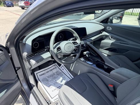 Used 2025 Hyundai Elantra SEL FWD image 10