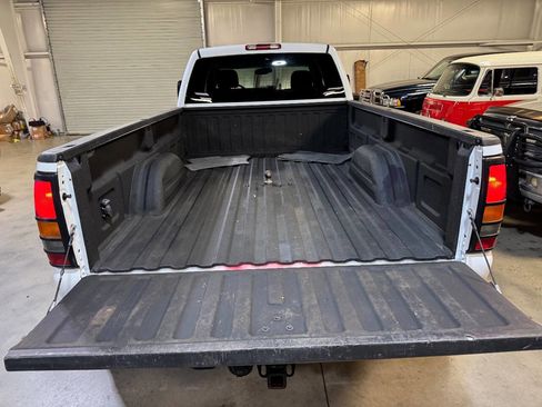 Used 2005 Chevrolet Silverado 3500 LT w/ Heavy-Duty Power Package image 17