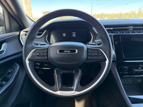 Used 2023 Jeep Grand Cherokee L Laredo AWD/4WD image 11