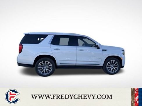 Used 2021 GMC Yukon Denali w/ Denali Premium Package image 8