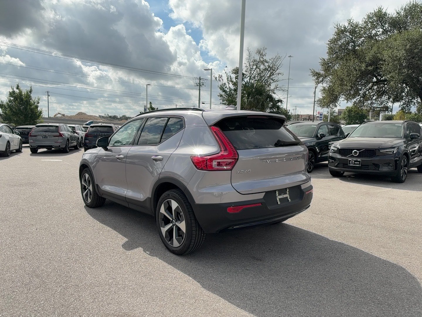 Used 2026 Volvo XC40 B5 Plus AWD/4WD image 4