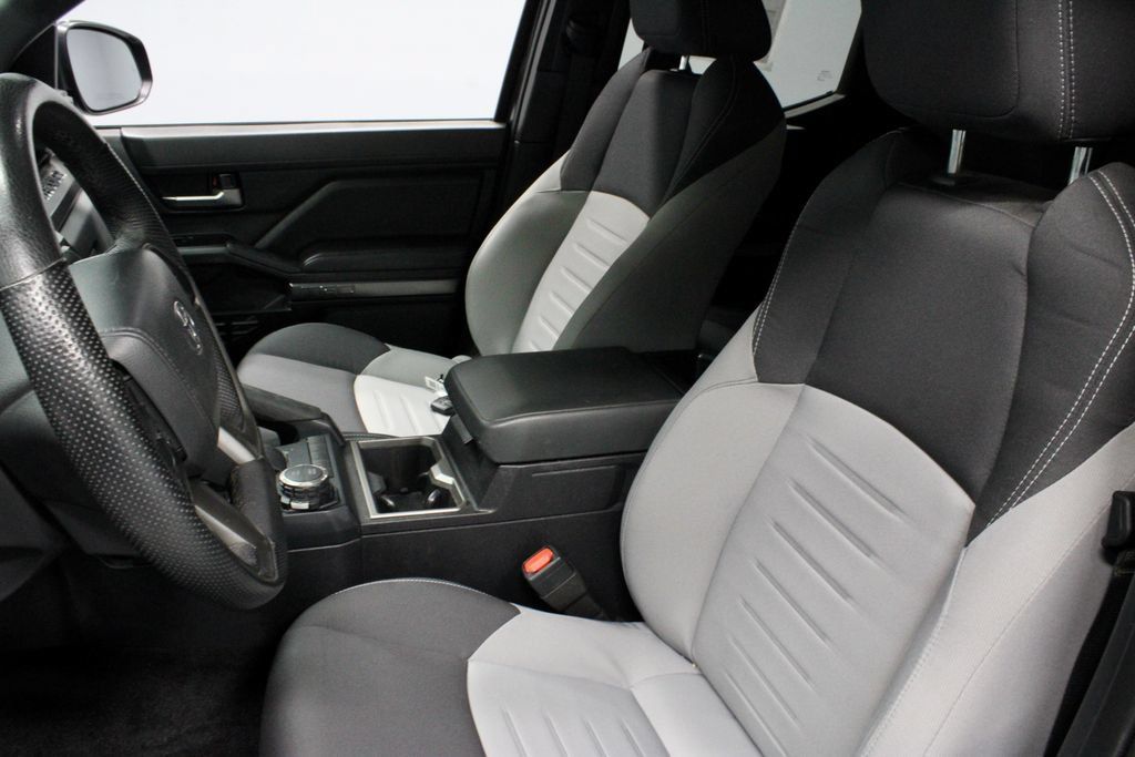 Used 2025 Toyota Tacoma TRD Sport AWD/4WD image 23