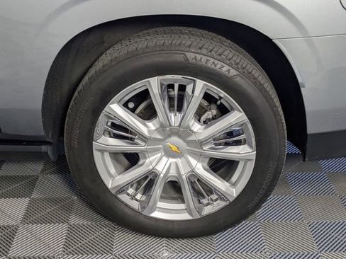 Used 2024 Chevrolet Suburban High Country AWD/4WD image 7