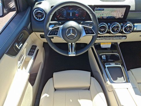 New 2026 Mercedes-Benz GLB 250 4MATIC image 9