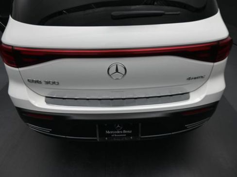 Used 2025 Mercedes-Benz EQB 300 4MATIC image 12