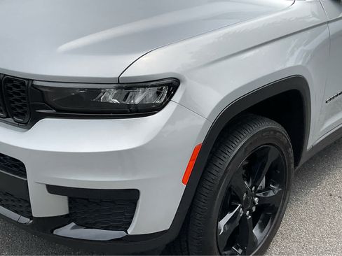Used 2023 Jeep Grand Cherokee L Laredo RWD image 10
