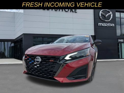 Used 2023 Nissan Altima 2.5 SR AWD/4WD image 7