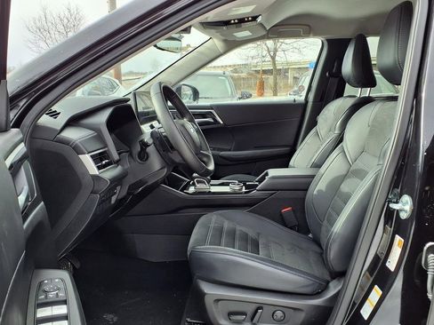 Used 2025 Mitsubishi Outlander SE image 20