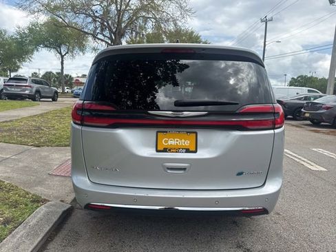 Used 2024 Chrysler Pacifica Limited FWD image 6