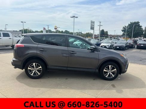 Used 2018 Toyota RAV4 XLE AWD/4WD image 4