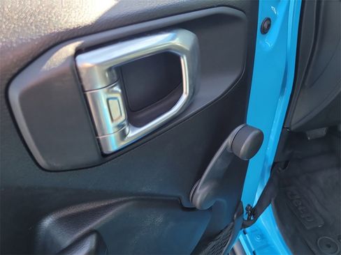 Used 2021 Jeep Wrangler Unlimited Willys image 14