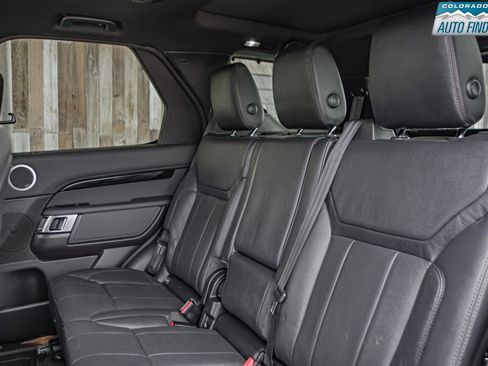 Used 2019 Land Rover Discovery SE image 25