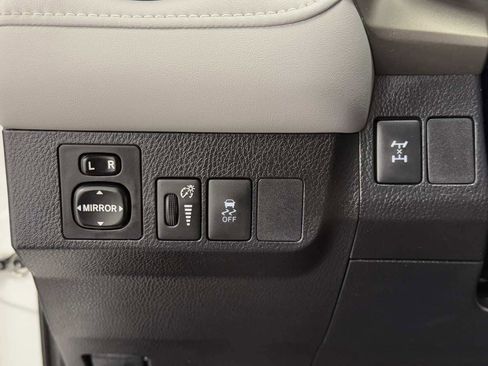 Used 2014 Toyota RAV4 XLE image 18