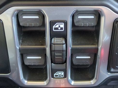 Used 2023 Jeep Wrangler Unlimited Sahara w/ Cold Weather Group AWD/4WD image 24