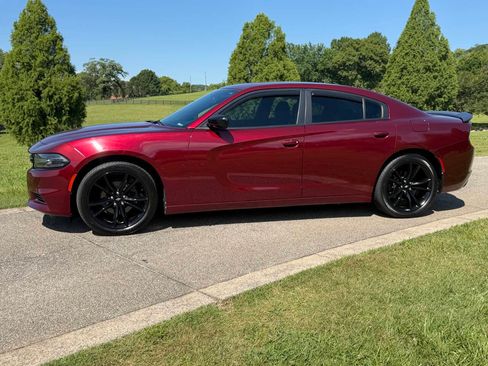 Used 2018 Dodge Charger SXT w/ Blacktop Package RWD image 10