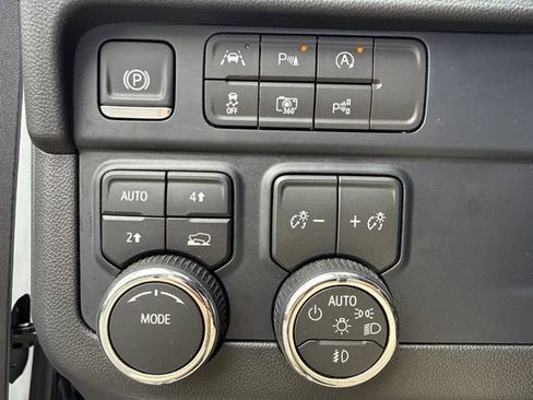 Used 2026 Chevrolet Suburban RST AWD/4WD image 12