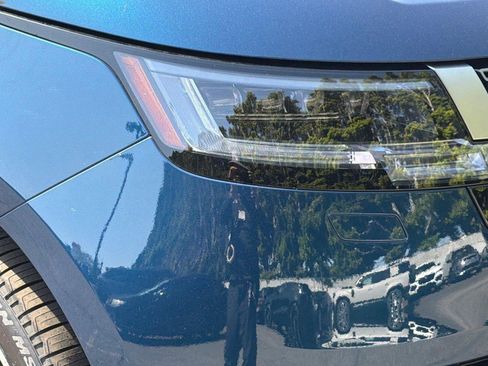 New 2026 Land Rover Range Rover Long Wheelbase SE AWD/4WD image 9