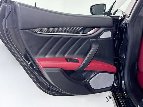 Used 2022 Maserati Ghibli Trofeo RWD image 33