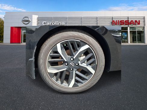 New 2025 Nissan Versa SR w/ Trunk Package FWD image 5