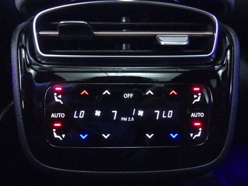 Used 2025 Mercedes-Benz EQS 580 4MATIC SUV w/ Exclusive Trim Package image 28