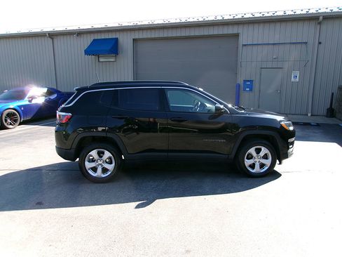 Used 2018 Jeep Compass Latitude w/ Popular Equipment Group AWD/4WD image 5