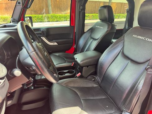 Used 2014 Jeep Wrangler Rubicon w/ Power Convenience Group image 20