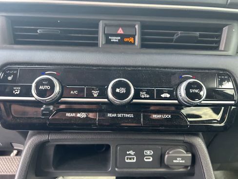 Used 2025 Honda Pilot Touring image 25
