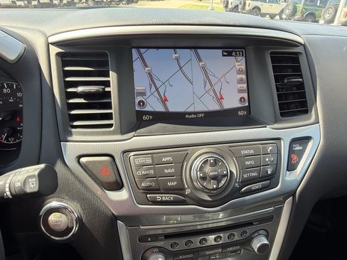 Used 2019 Nissan Pathfinder SL AWD/4WD image 16