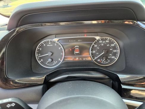 Used 2025 Nissan Pathfinder SV AWD/4WD image 37