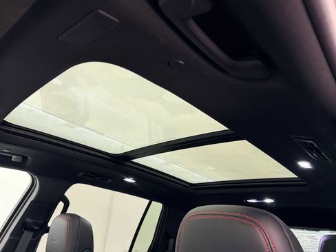 Used 2024 Chevrolet Traverse RS image 20