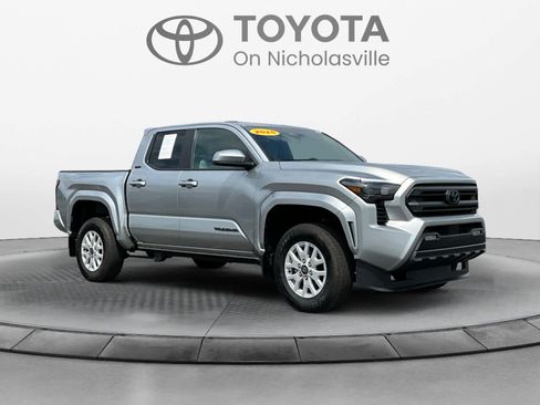 Used 2025 Toyota Tacoma SR5 AWD/4WD image 7