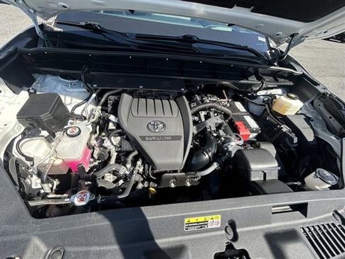 Used 2023 Toyota Highlander Platinum image 30