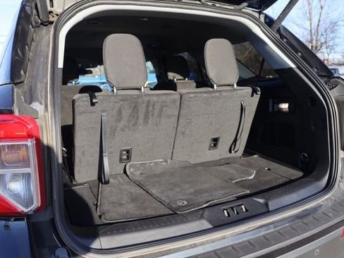 Used 2023 Ford Explorer XLT image 32