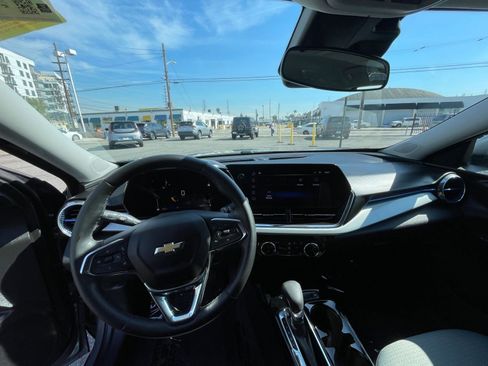 Used 2025 Chevrolet Trax LT w/ LT Convenience Package image 34