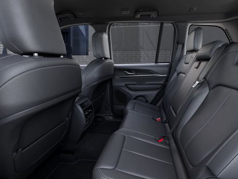 New 2025 Jeep Grand Cherokee Limited image 23