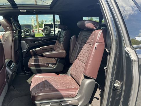 Used 2023 Cadillac Escalade ESV Sport Platinum AWD/4WD image 32