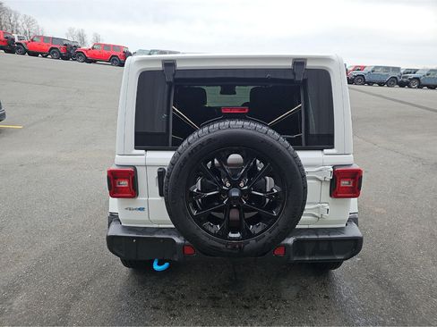 Used 2024 Jeep Wrangler Unlimited Sahara w/ Safety Group AWD/4WD image 8