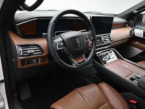 Certified 2023 Lincoln Navigator Reserve AWD/4WD image 9