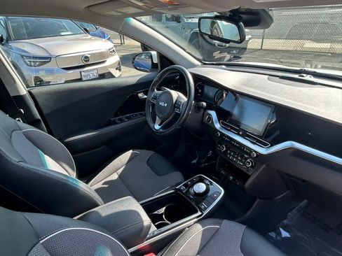 Used 2022 Kia Niro EX FWD image 35