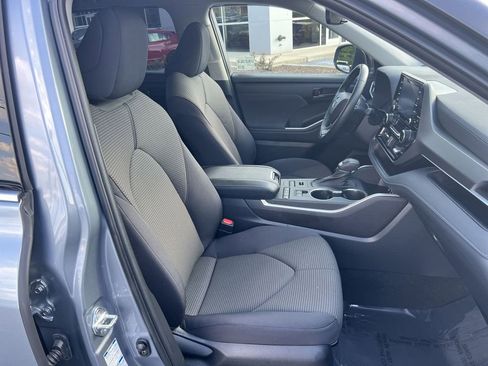 Used 2022 Toyota Highlander LE image 34
