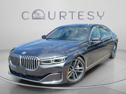 Used 2022 BMW 750i xDrive AWD/4WD image 1