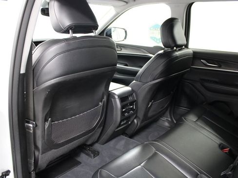 Used 2023 Jeep Grand Cherokee Limited image 22