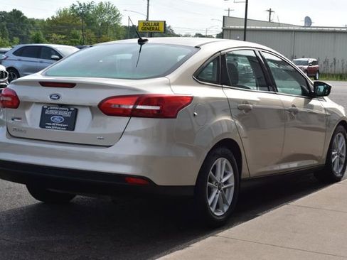 Used 2017 Ford Focus SE FWD image 9