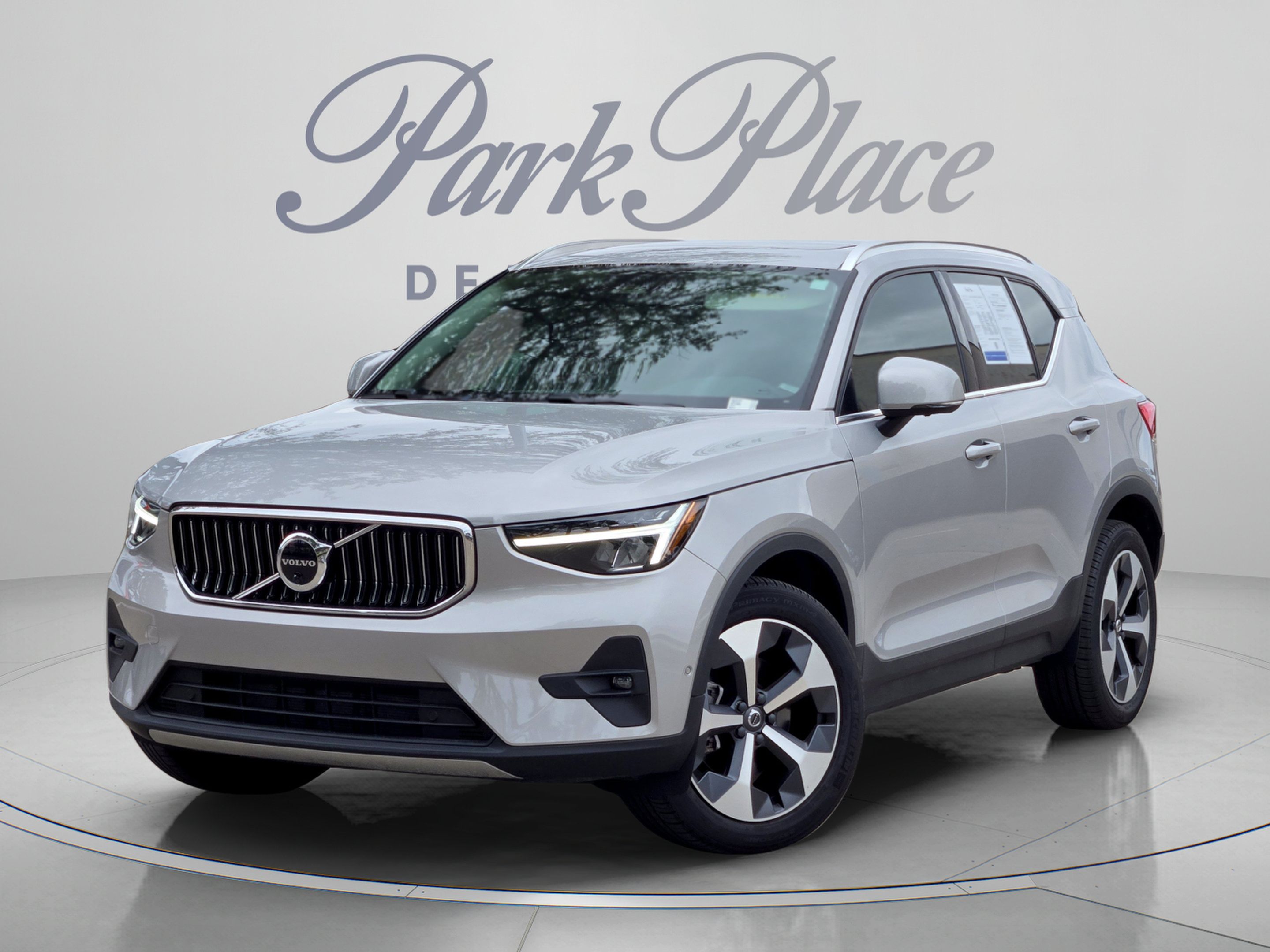 Used 2023 Volvo XC40 B5 Plus w/ Protection Package Premier AWD/4WD image 1
