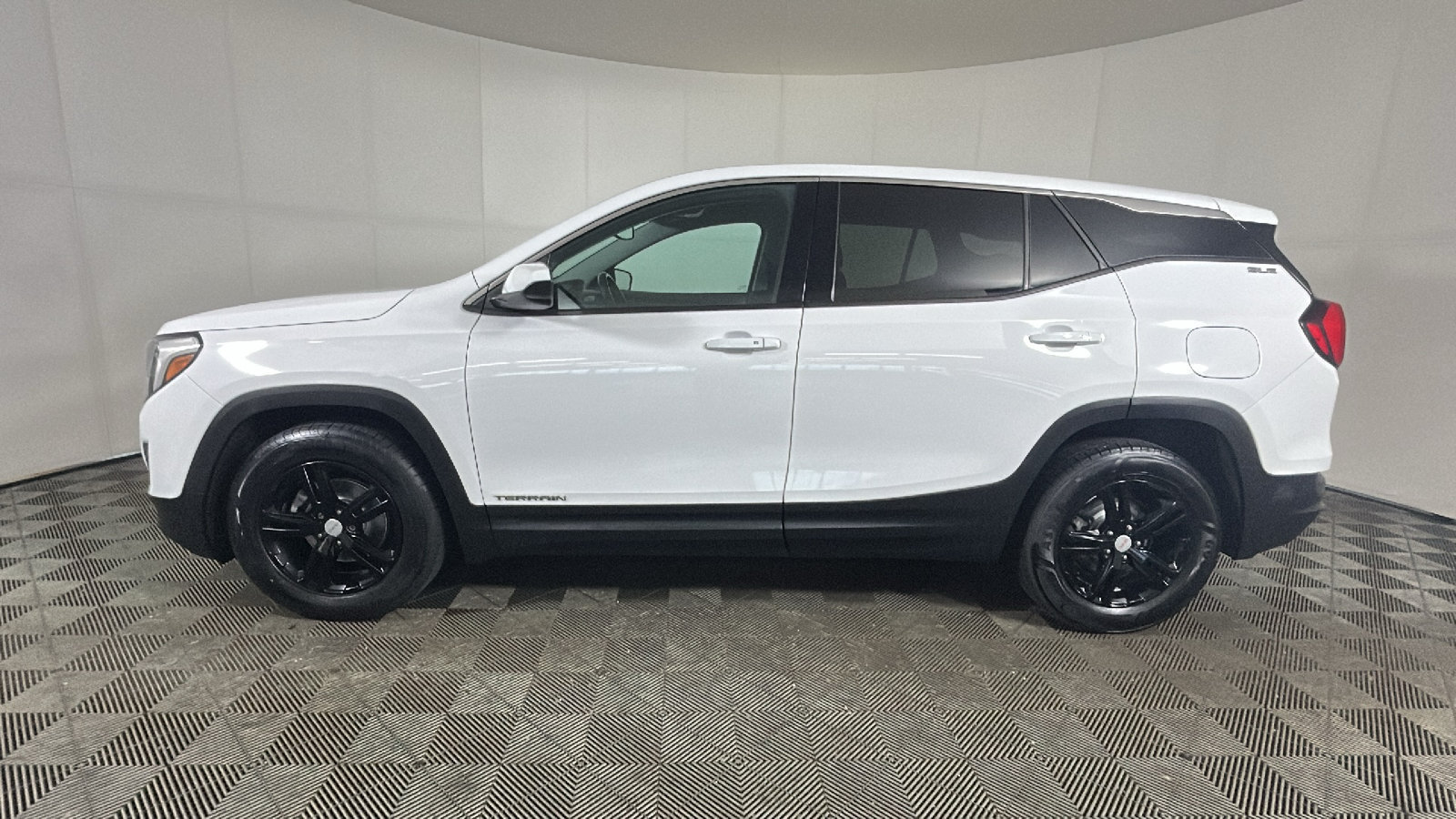 Used 2020 GMC Terrain SLE FWD image 6