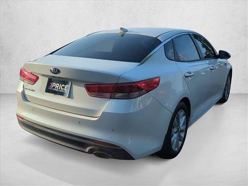 Used 2018 Kia Optima LX w/ 17" Alloy Wheels Package FWD image 5
