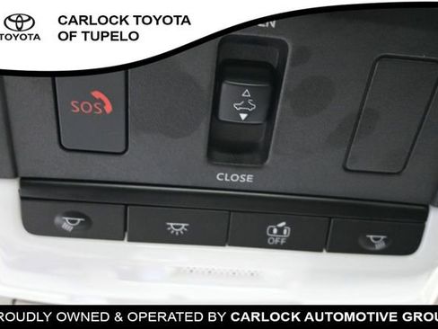 Used 2025 Nissan Sentra SR w/ SR Premium Package FWD image 25